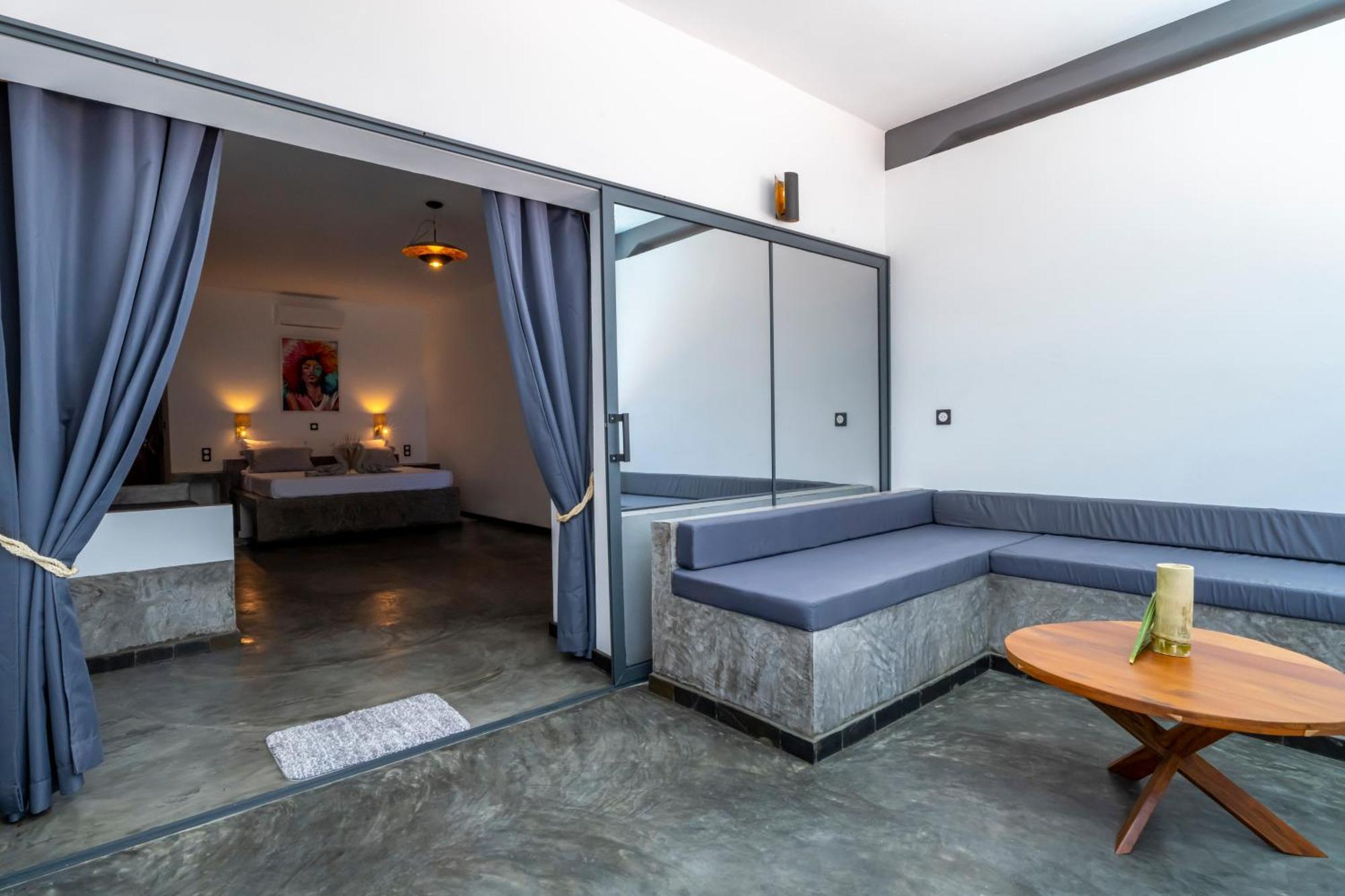 Swisscocobeach Nosy-Be Rom bilde